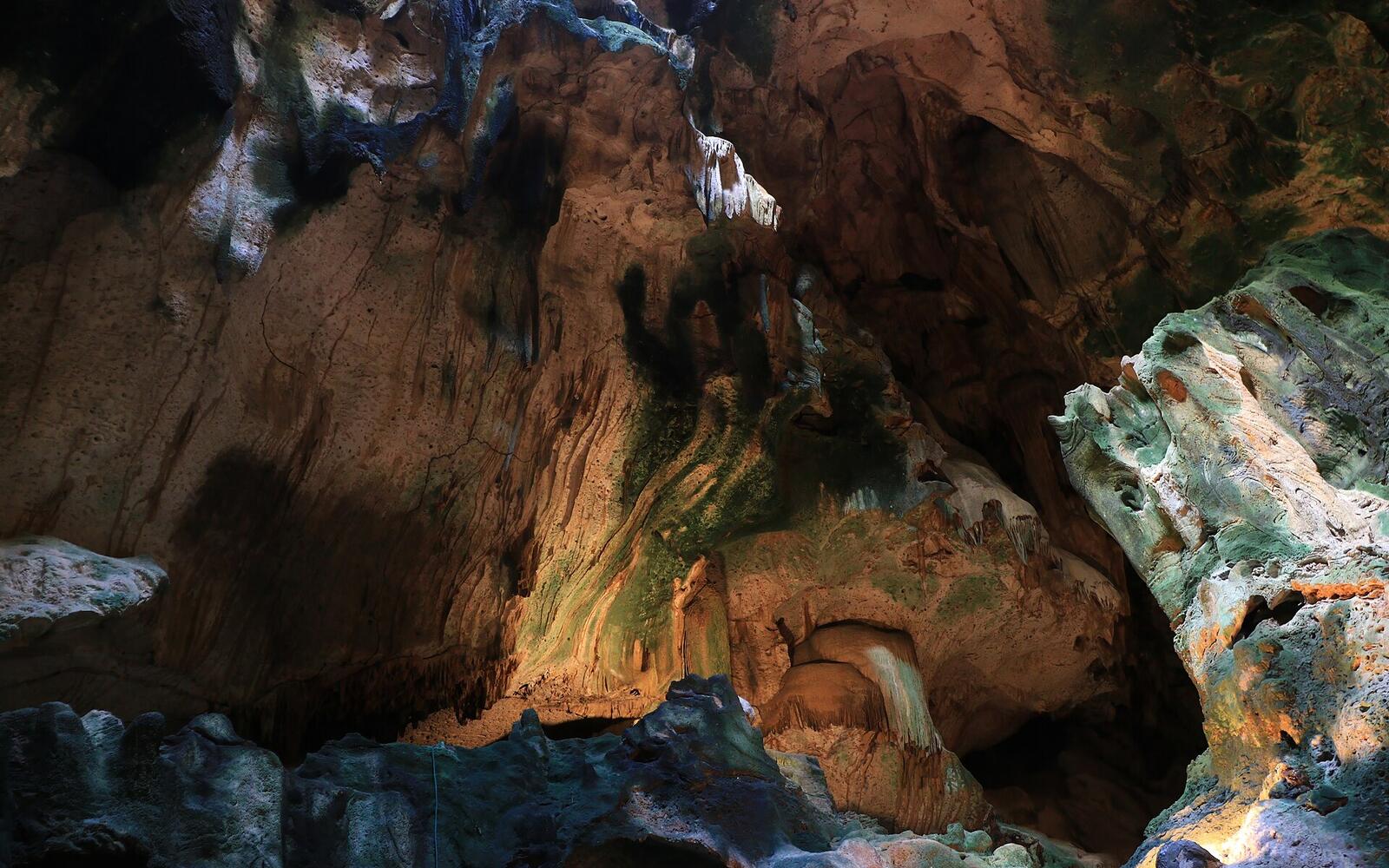 Grotten van Hato